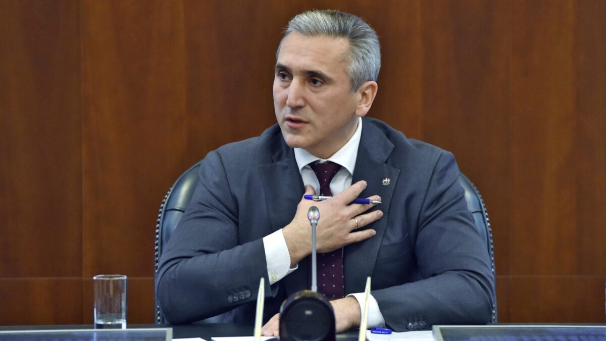 Александр Моор уверен, что сбалансированный бюджет повышает качество жизни земляков