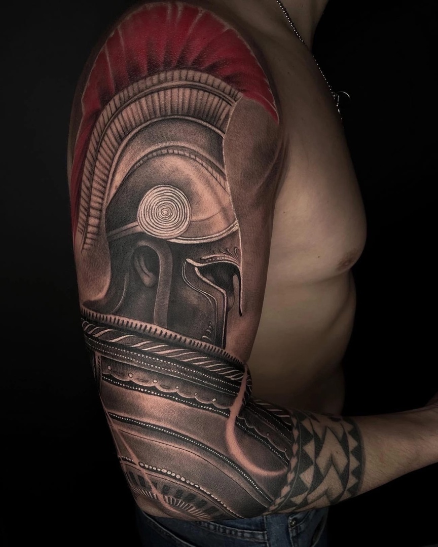 Тюменский тату-мастер Микаэл Погосян рассказал, что раздражает татуировщика и в каких неожиданных местах он делал тату
