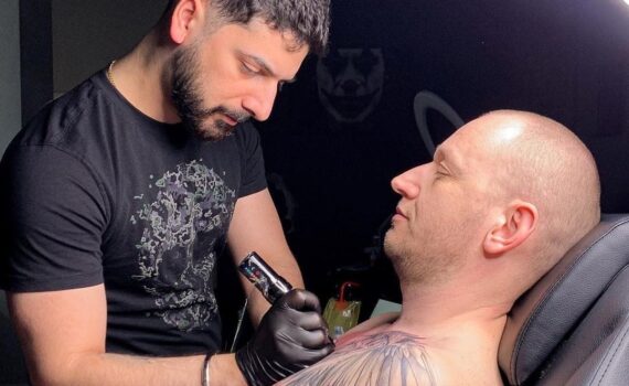 Тюменский тату-мастер Микаэл Погосян рассказал, как не надо себя вести на сеансе татуировки