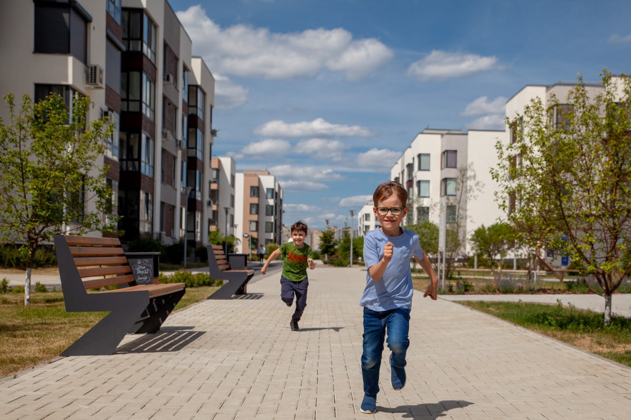 Пять поводов чаще бывать на улице: почему детям необходимы игры на свежем воздухе в любое время года