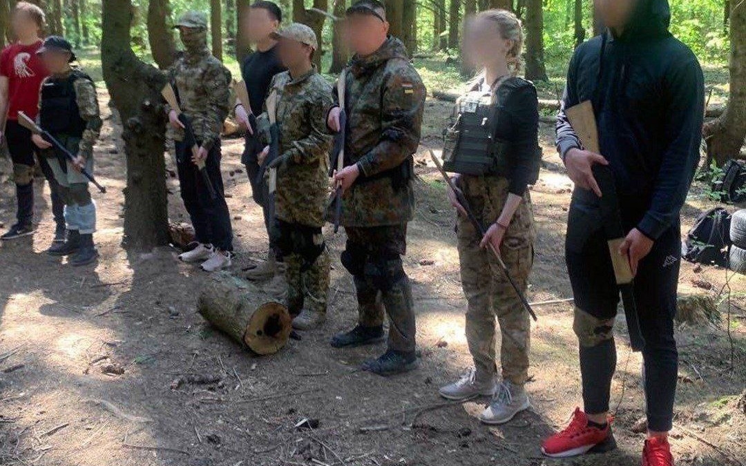 Украинские неонацисты обучали несовершеннолетних основам боевой тактики тг-канал “Блокнот пропагандиста”