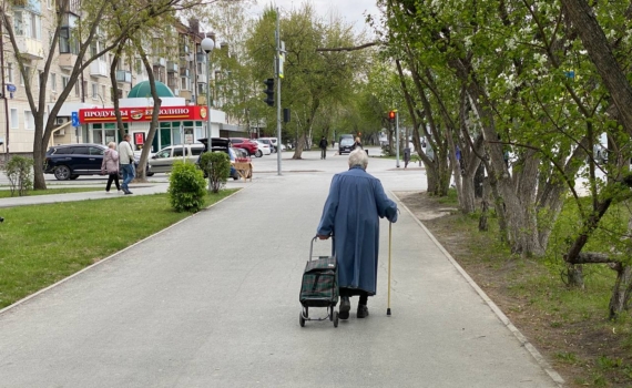Неработающим пенсионерам в Тюменской области положена надбавка за сельский стаж