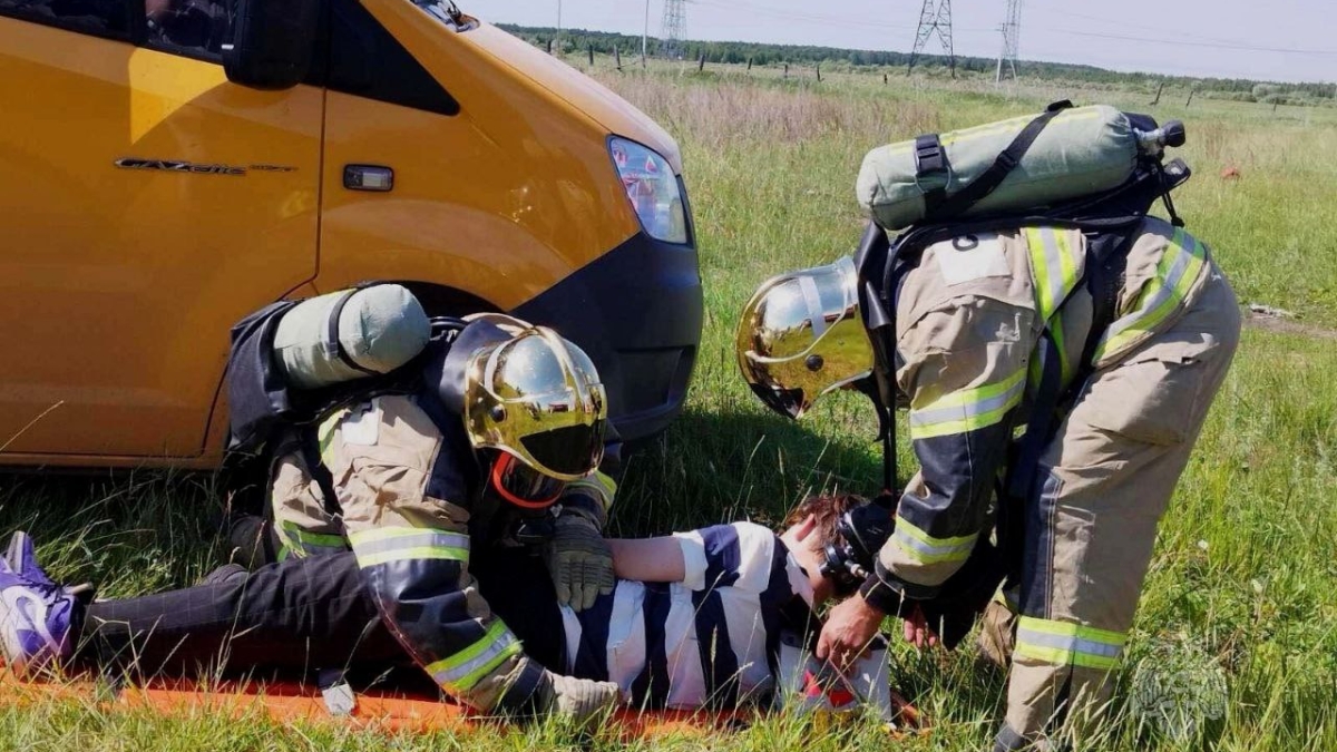 Спасатели провели учения на аэродроме Ремезов МЧС по Тюменской области