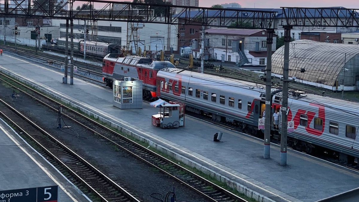 Электричка Тюмень Тобольск. Императорский поезд Тюмень Тобольск. Поезд Тюмень Нефтеюганск. Свободный Тюмень поезд.