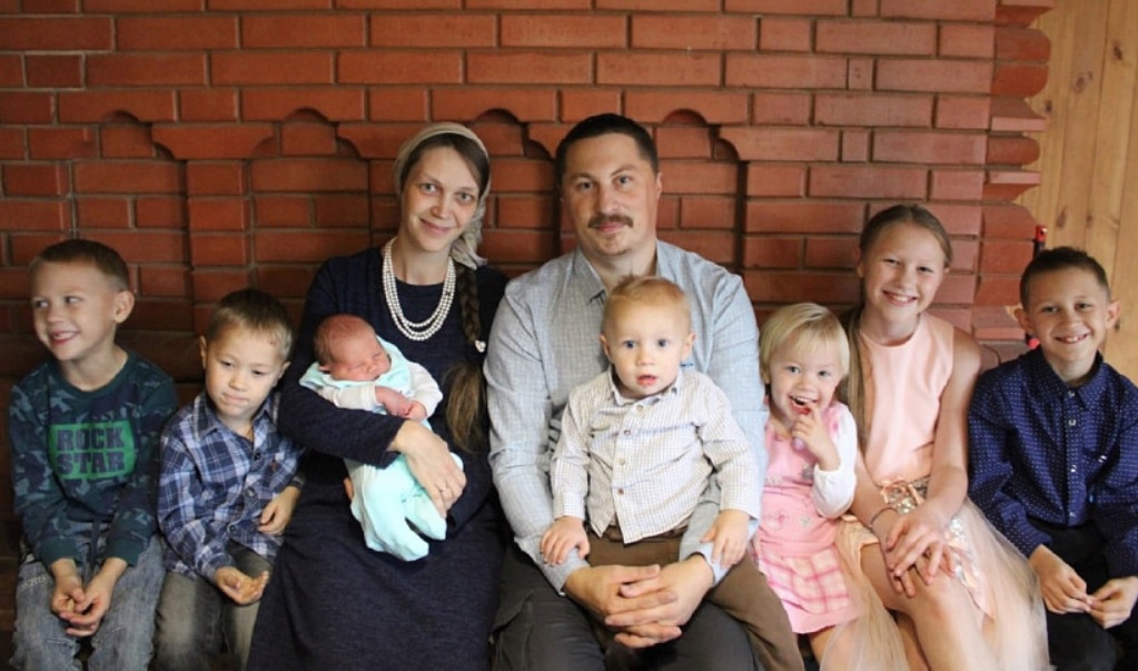 Многодетная семья из Саратовской области получила награду от Президента России