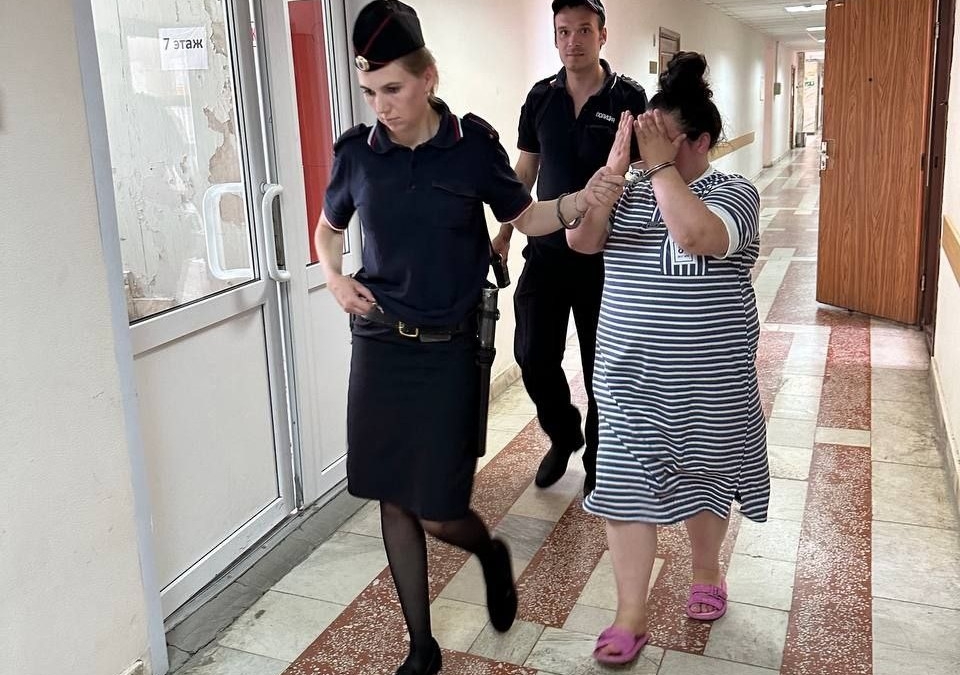Стримершу Жади за истязание над сыном, посадили под стражу до осени