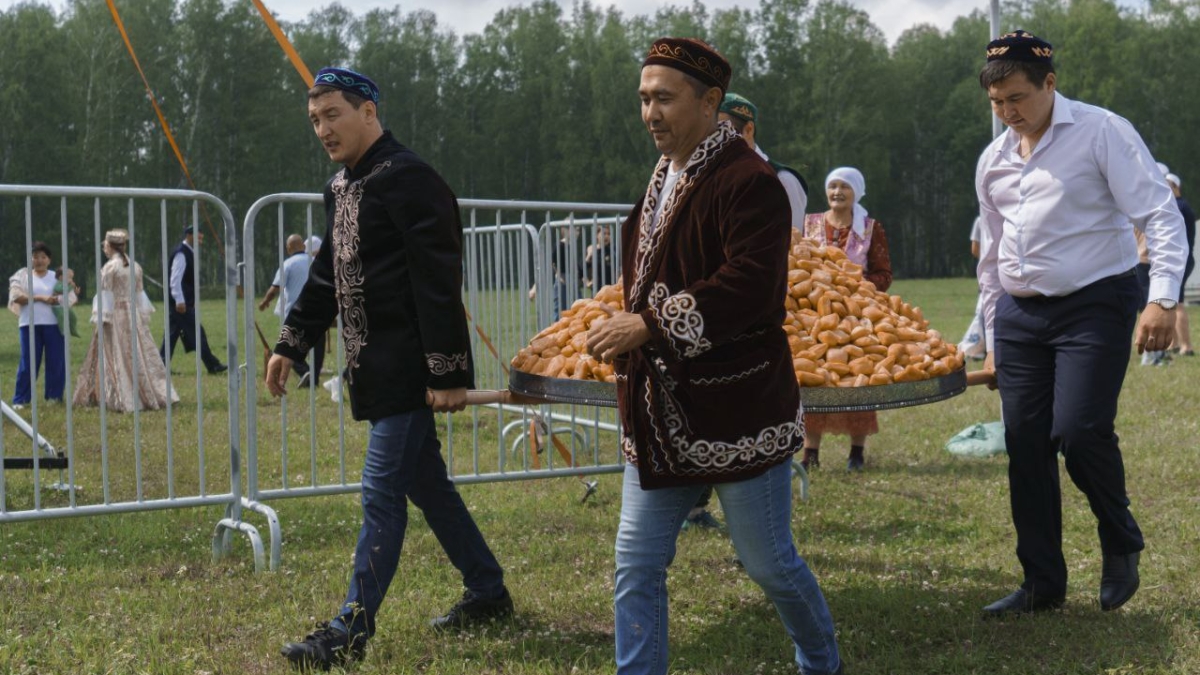 Губернатор Тюменской области посетил национальный праздник Курултай в Заводоуковске
