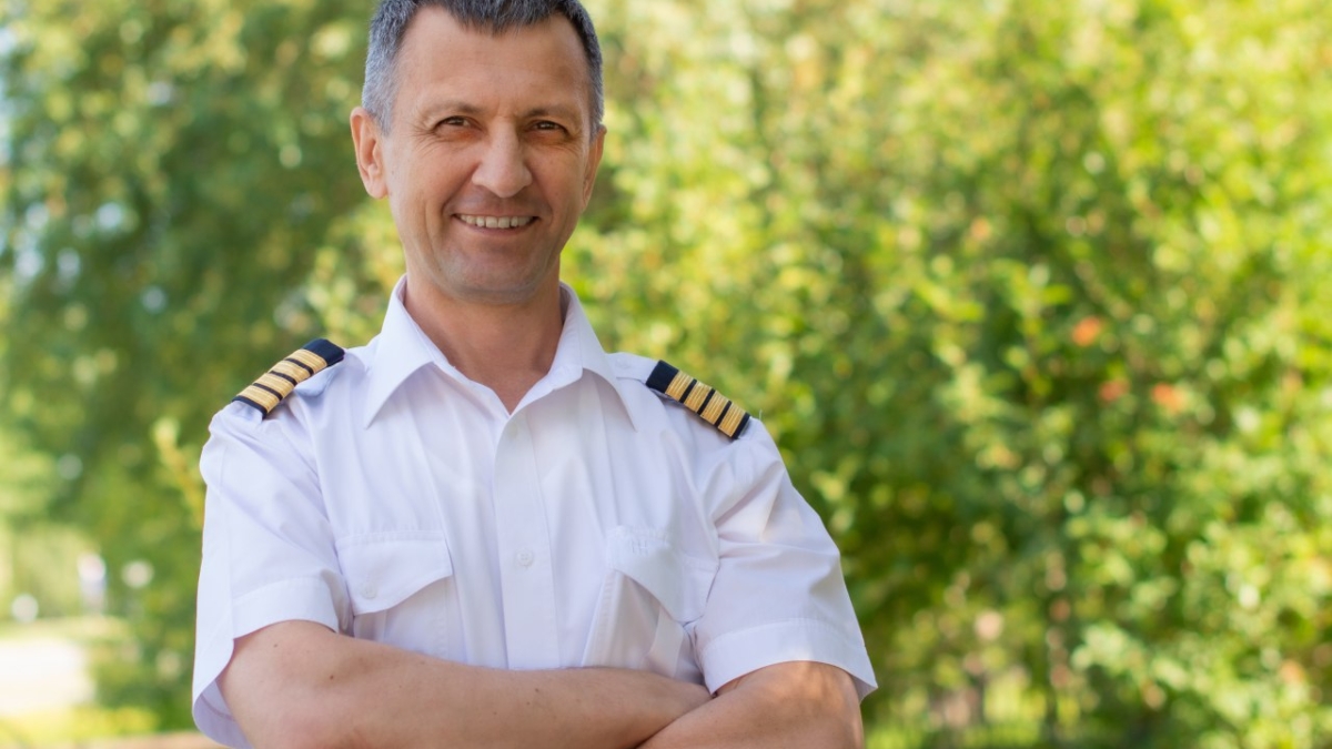 Ямальский летчик удостоился почётного звания Авиакомпания Ямал