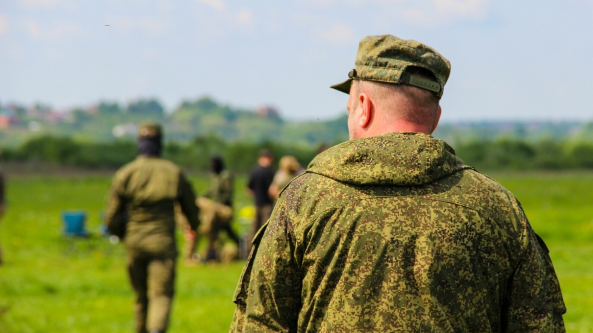 Пенсионерки Тюмени шьют военный балаклавы, маскхалаты и многое другое