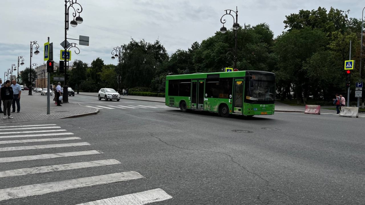 В Сургуте водитель автобуса напал на подростка, не оплатившего проезд