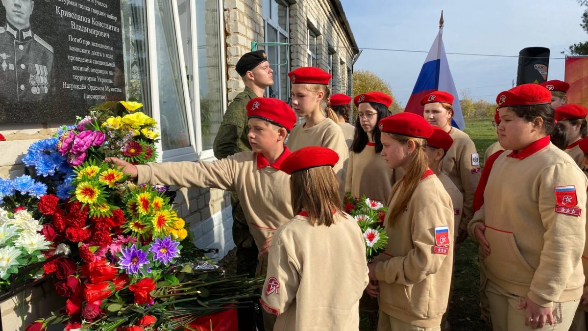 В селе Покровка Тюменской области открыли мемориальную доску земляку - герою Информационный центр правительства Тюменской области
