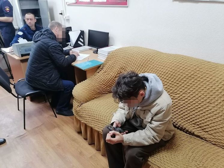 В Тюмени подросток купил машину и катал на капоте друзей ГИБДД Тюменской области