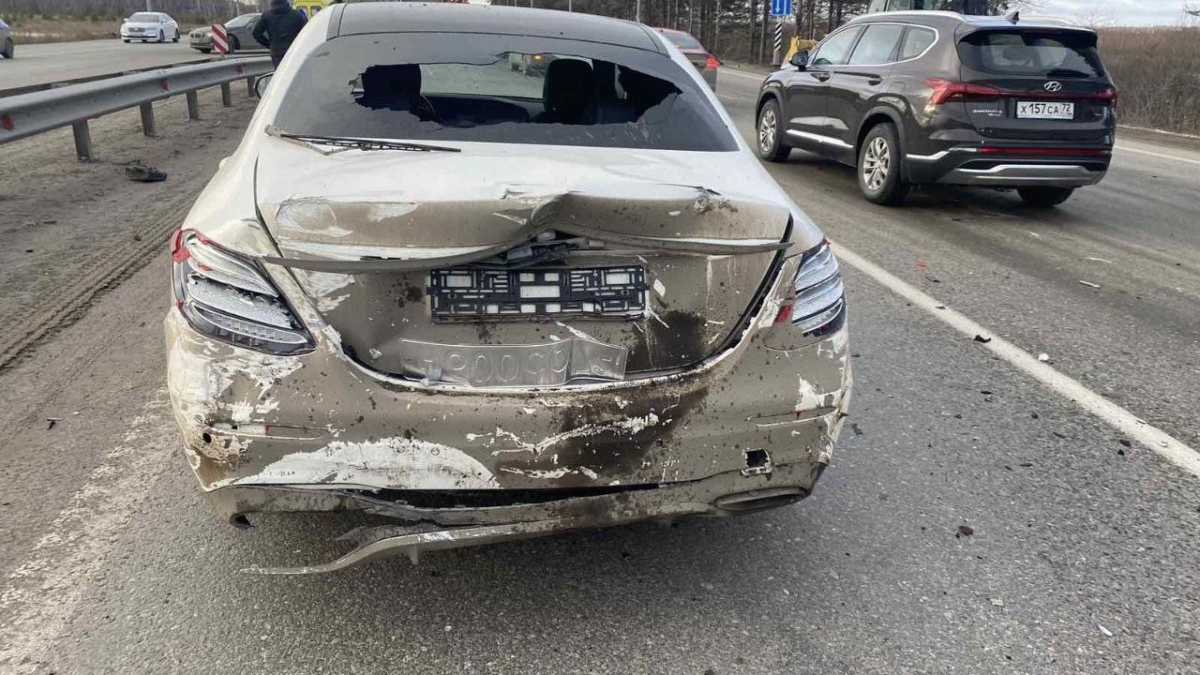 Под Тюменью произошло массовое ДТП с грузовиками ГИБДД Тюменской области