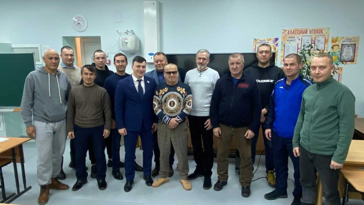 В ещё одной школе Тюмени появились отцы-дежурные Совет надёжных отцов
