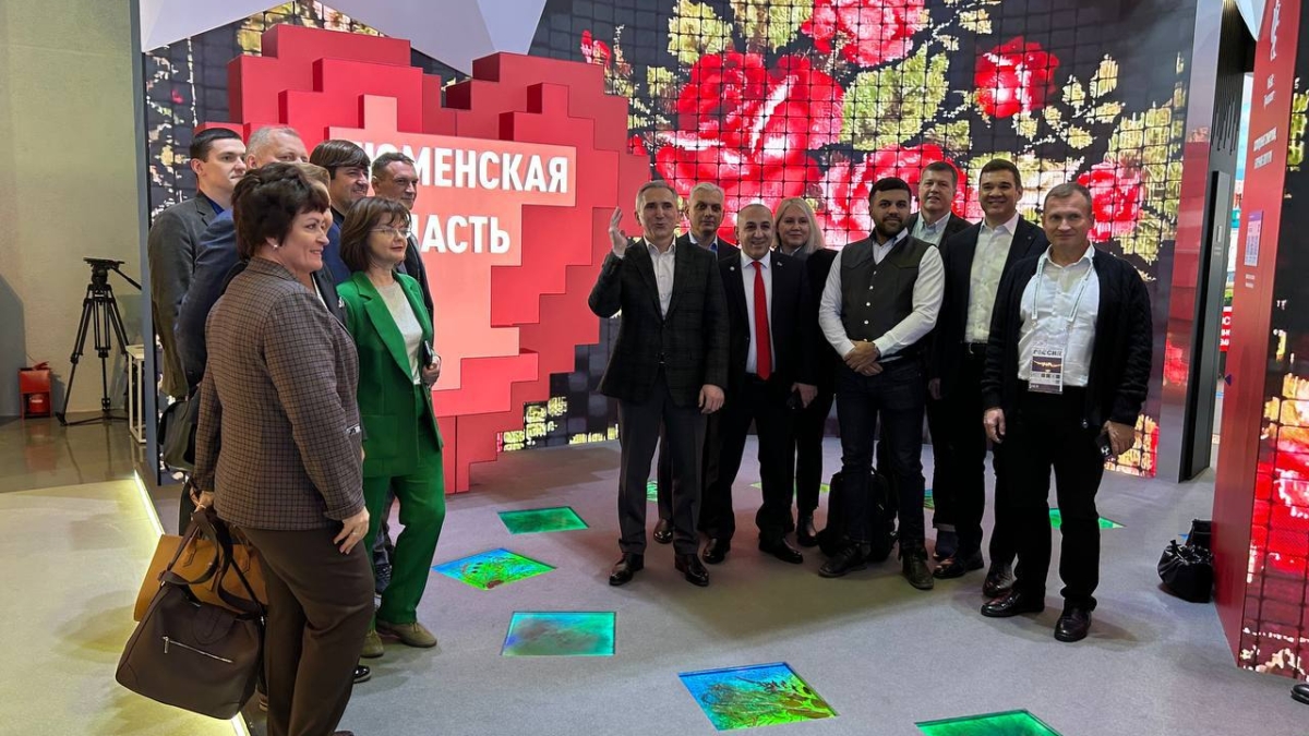 Александр Моор прилетел на выставку в Москву Информационный центр Тюменской области
