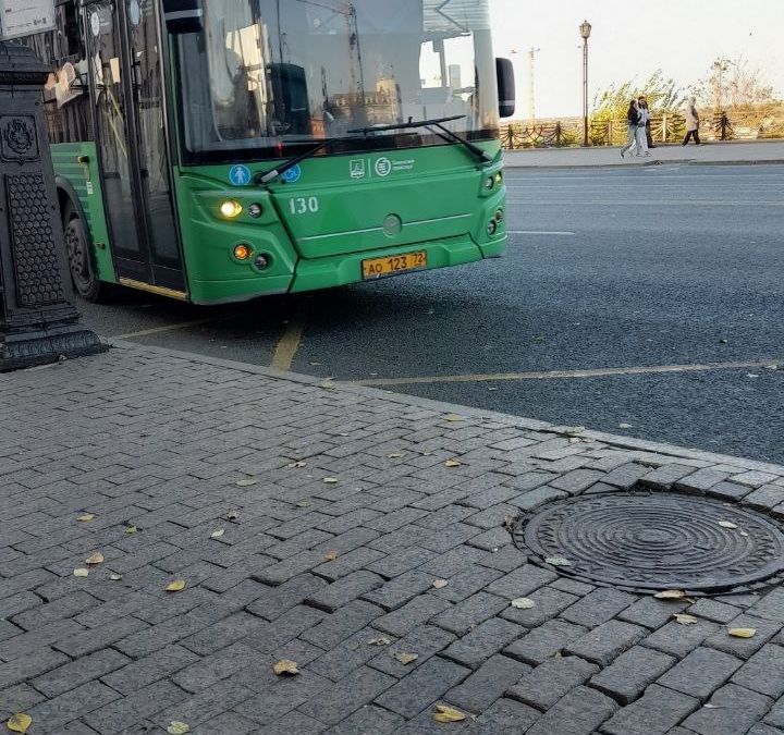 Жители Тюмени жаловались мэру на переполненный транспорт по маршруту №84