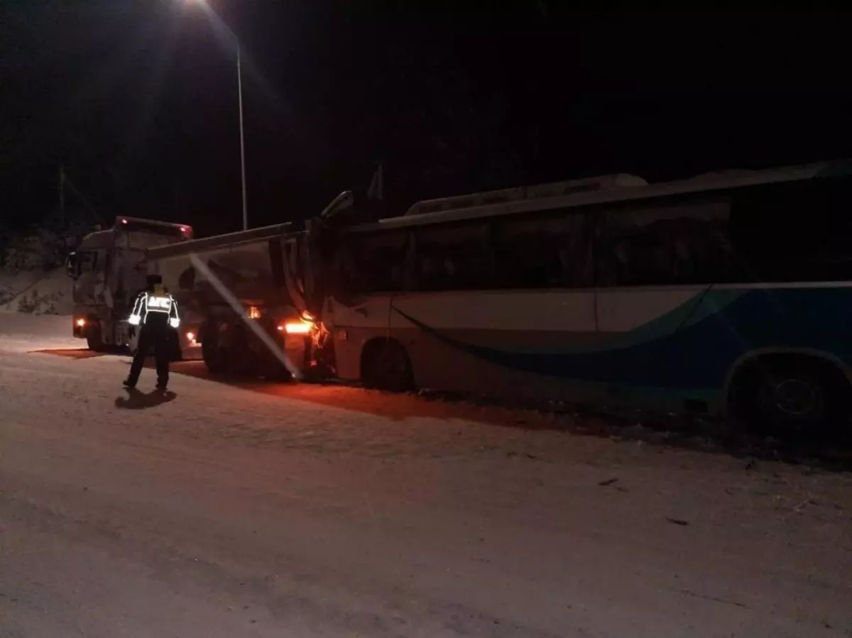 Под Нижним Тагилом в ДТП погиб водитель рейсового автобуса из Тюмени