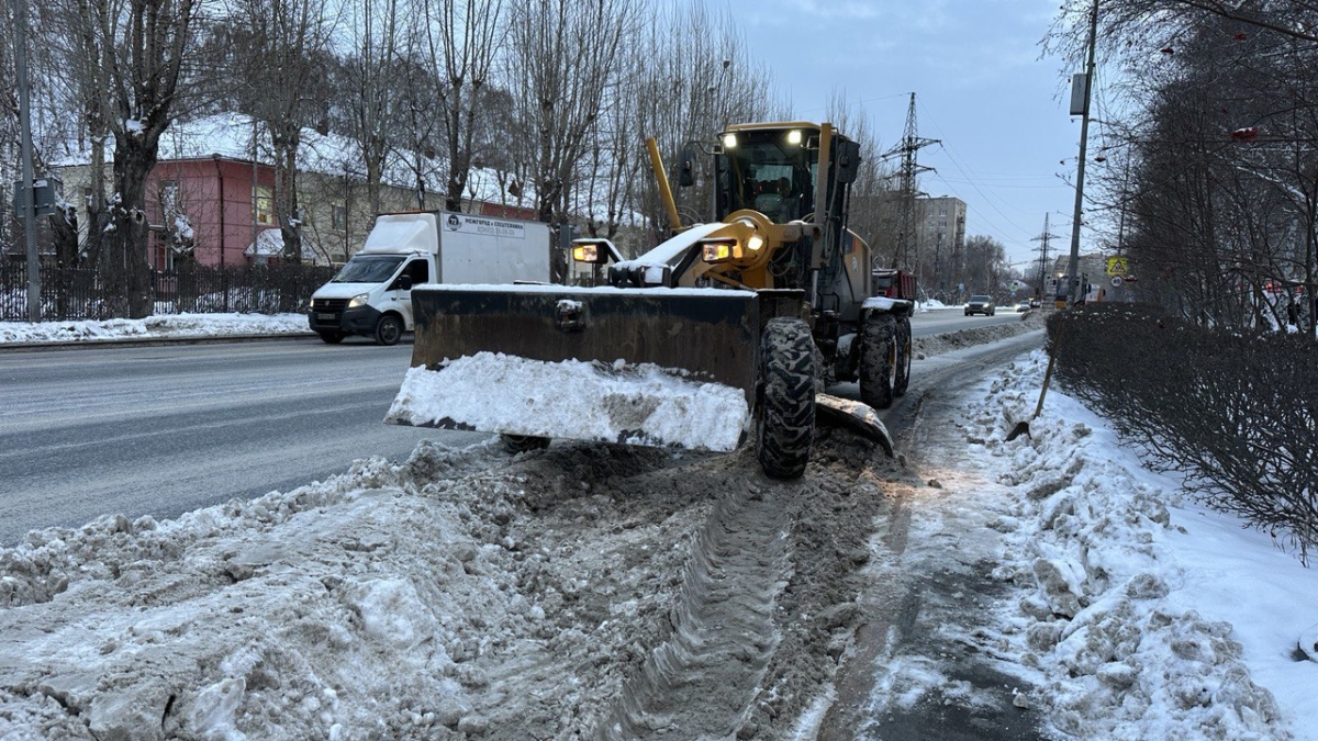 Из Тюмени на полигоны вывезли огромное количество снега