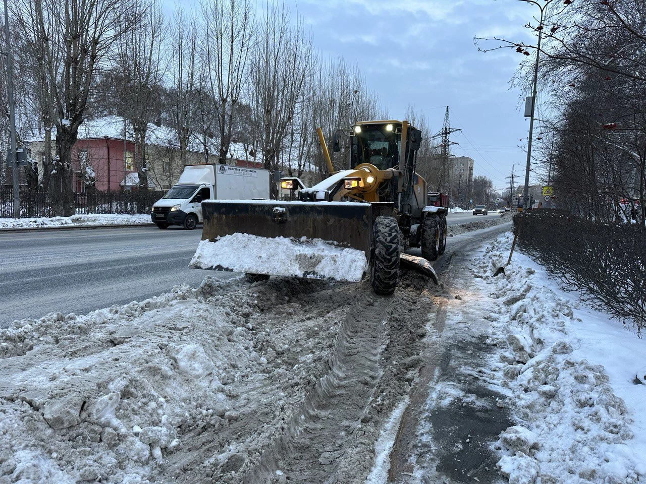 Из Тюмени на полигоны вывезли огромное количество снега