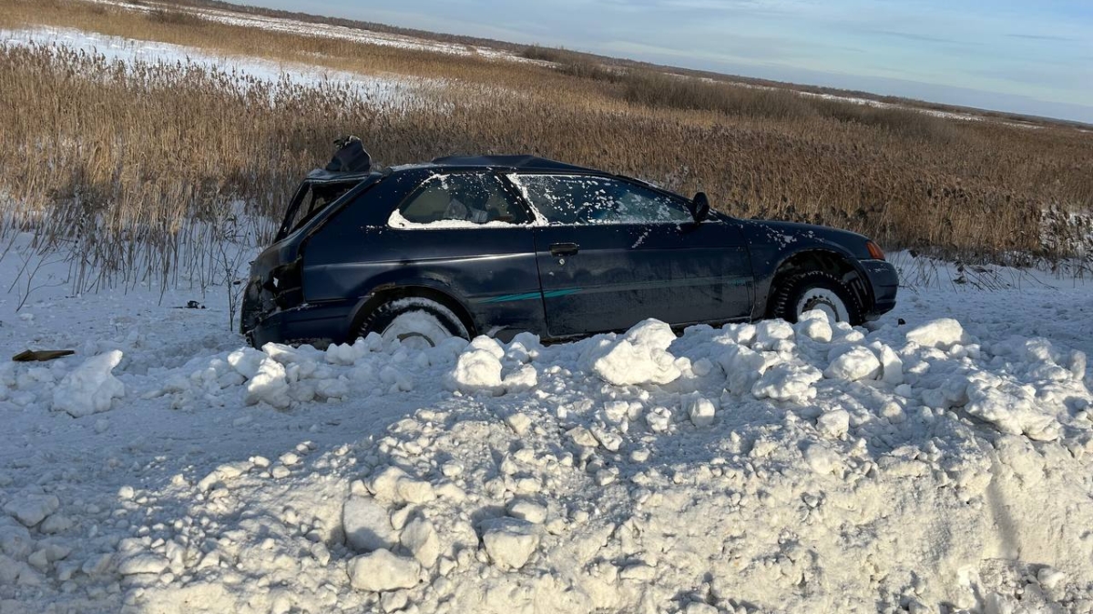 В Тюмени водитель «Тойоты» с ребенком въехал в мусоровоз «МАЗ»