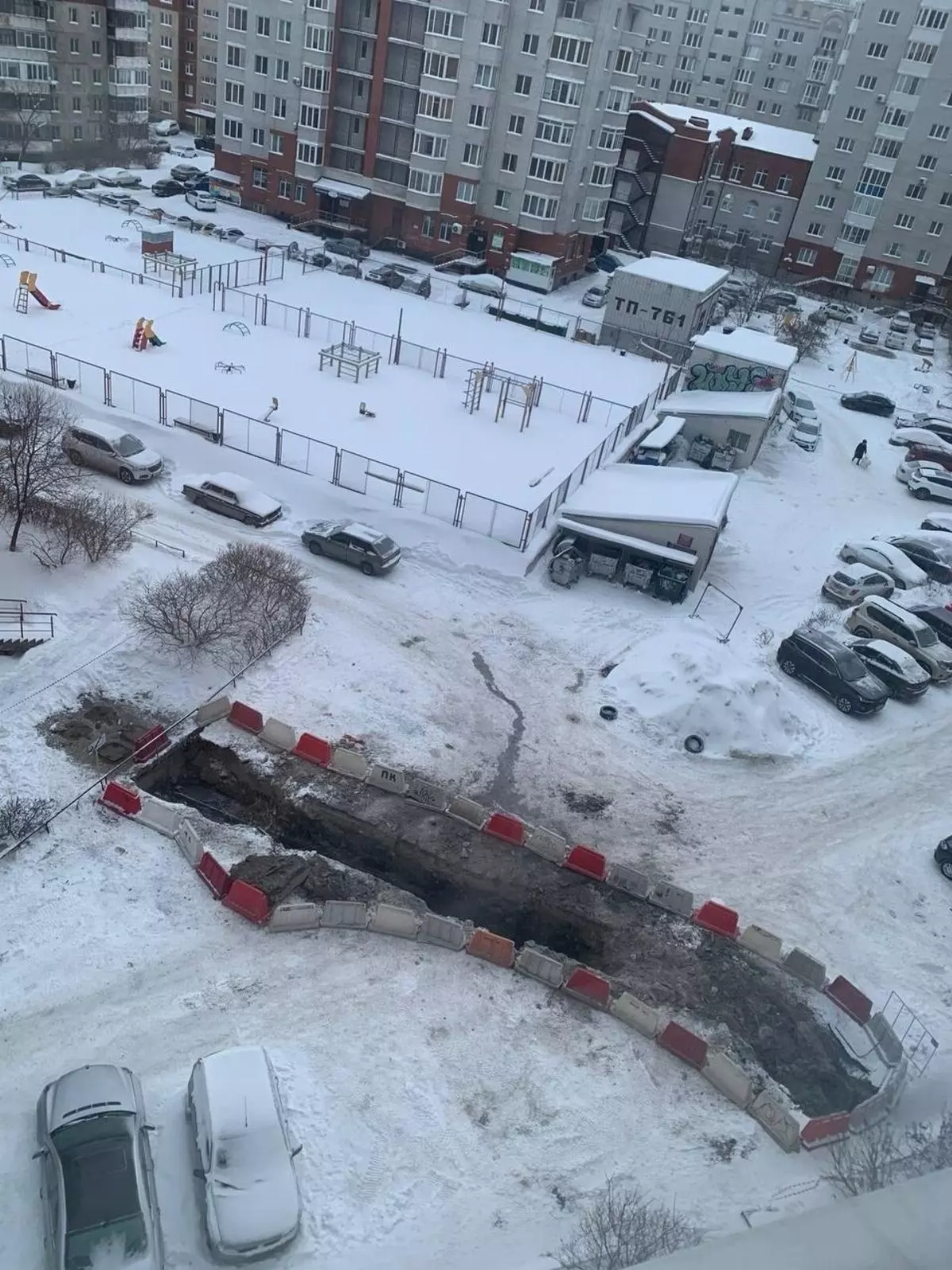 В Тюмени девушка обварилась в яме с кипятком во дворе дома