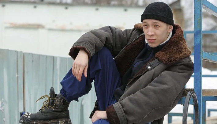 Тюменский актер из сериала Соцсети Льва Зулькарнаева