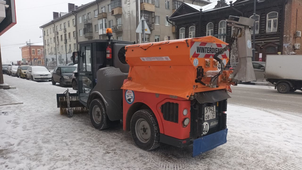 Тюмень снова стоит в снегу и утренних пробках