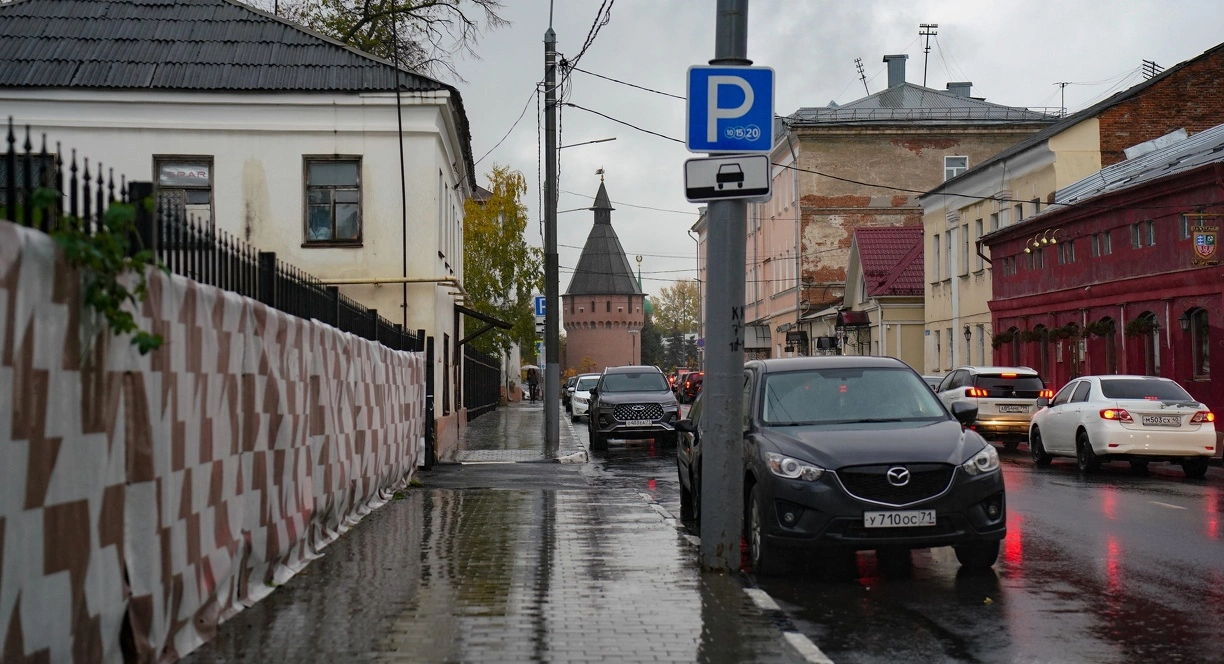 В Тюмени не будут переводить подземную парковку возле драмтеатра на платный  режим