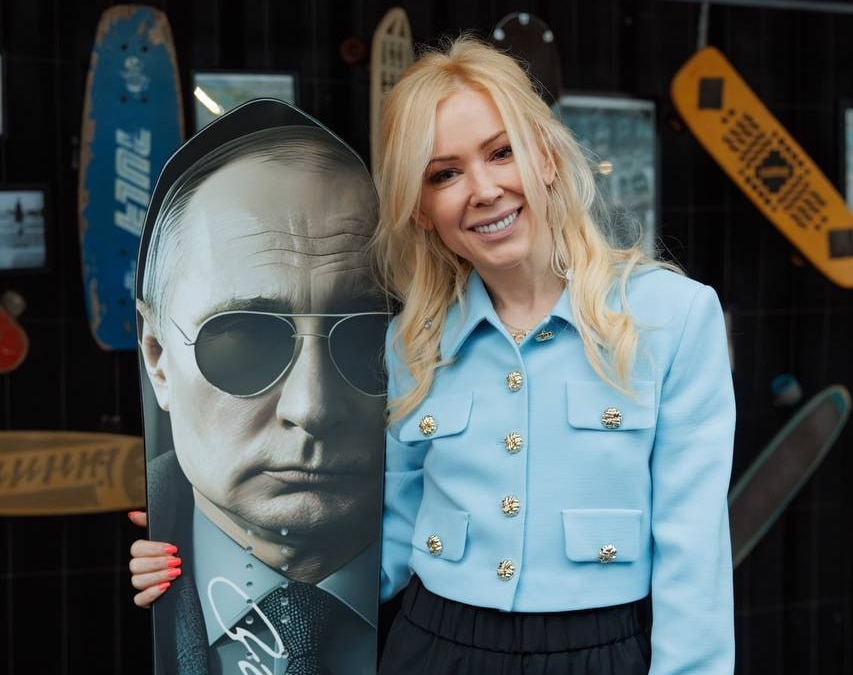 Екатерине Мизулиной вручили сноуборд в Тюмени с изображением Путина Информцентр правительства ТО