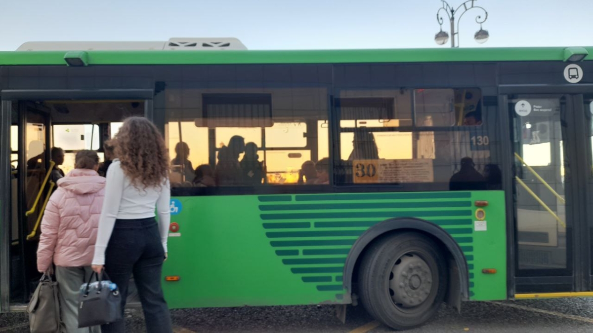 Тюменцы критикуют работу городского автобуса №30