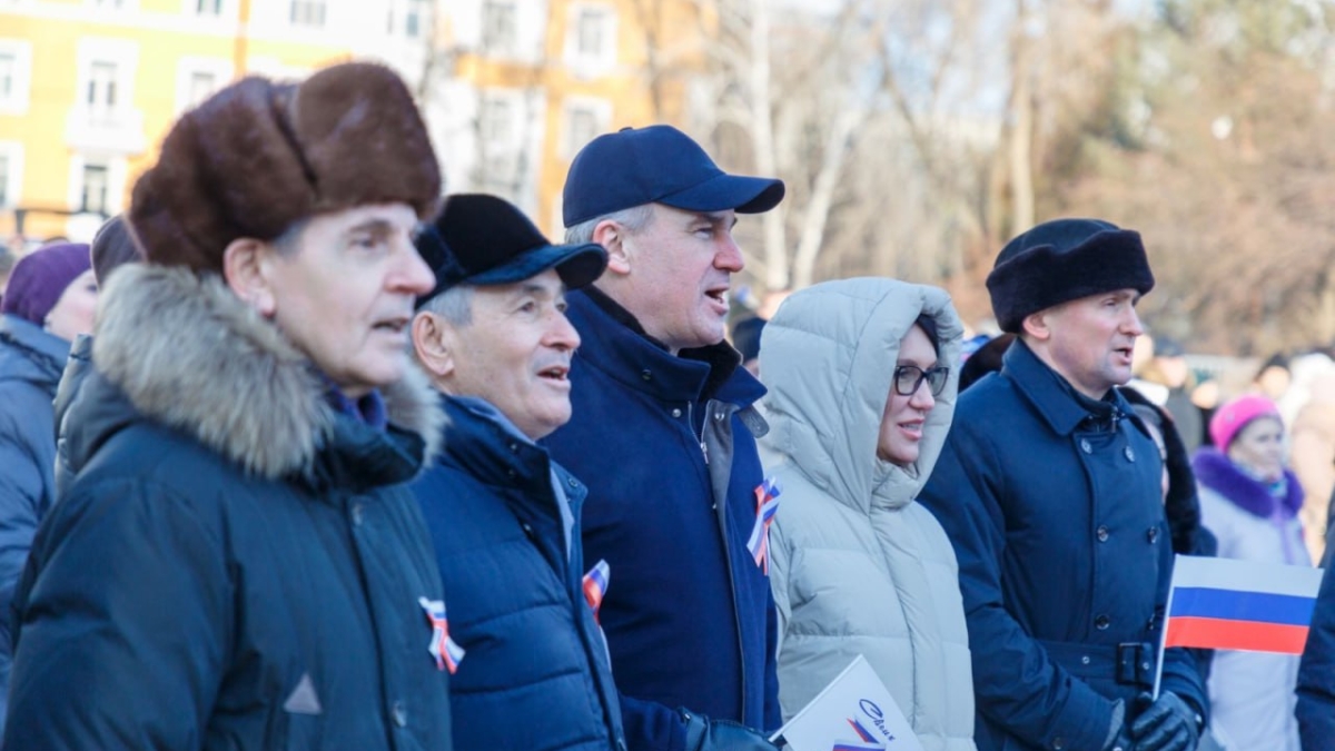 В центре Тюмени скопилось огромное количество людей