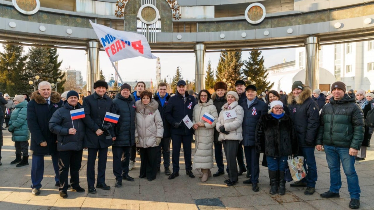 В центре Тюмени скопилось огромное количество людей