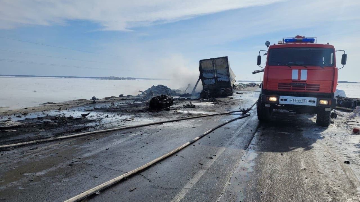 На тюменской трассе в массовой аварии погибли шесть человек