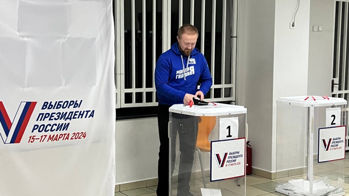 Сегодня, 17 марта, свою гражданскую позицию проявил и руководитель регионального отделения «Молодой Гвардии партии «Единая Россия» Олег Шинкарев