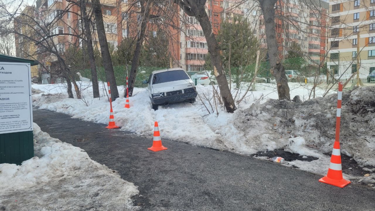 В Тюмени сбили ребенка на тротуаре