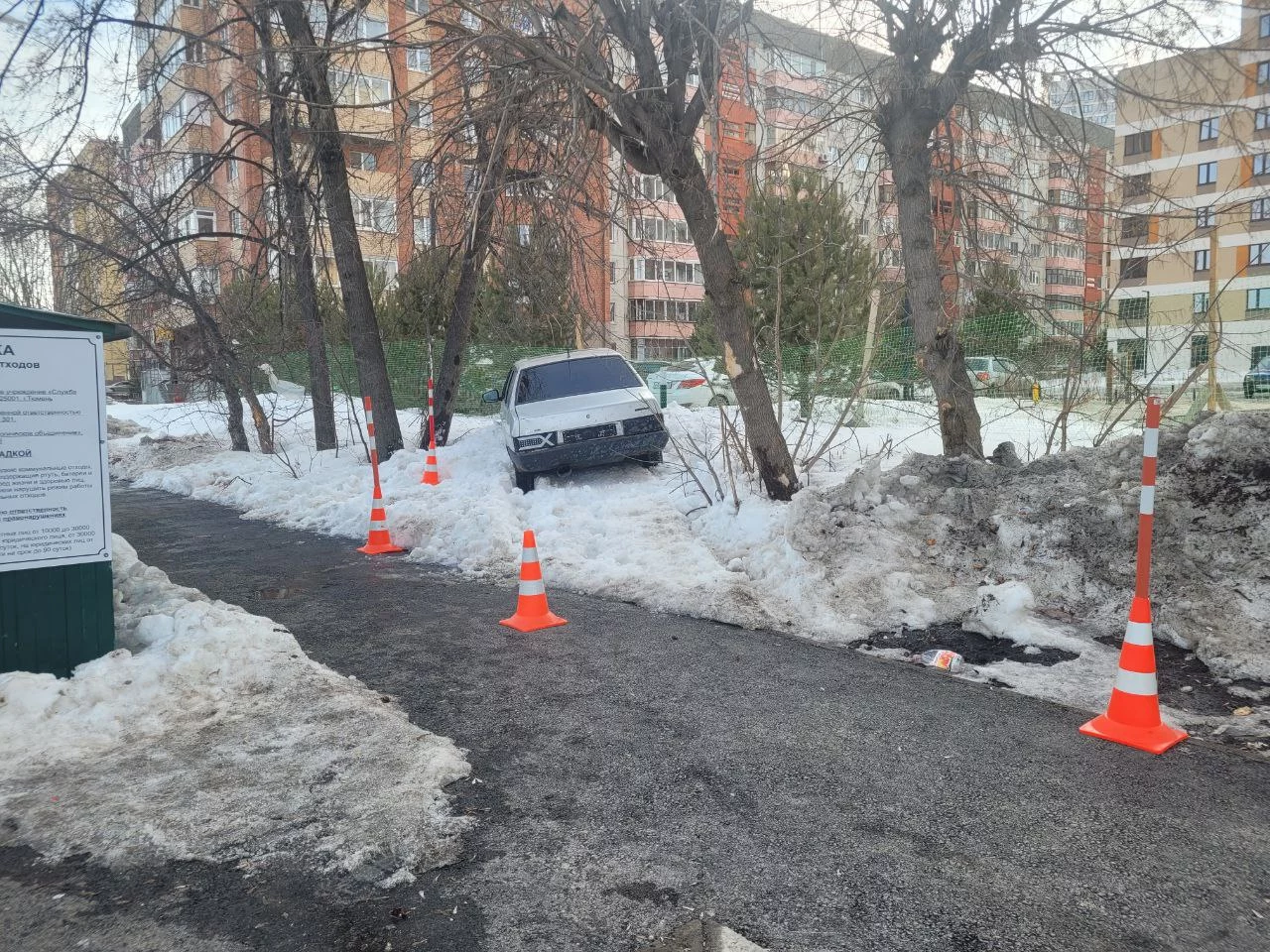 В Тюмени сбили ребенка на тротуаре