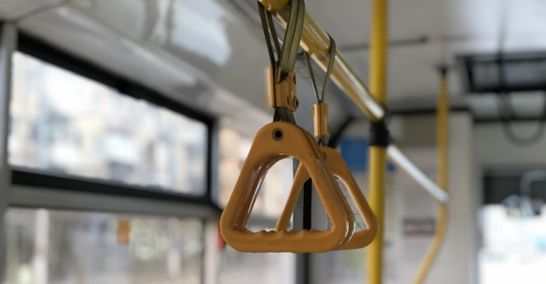 В Тюмени водитель автобуса с матом и криками выгнал несовершеннолетнюю пассажирку