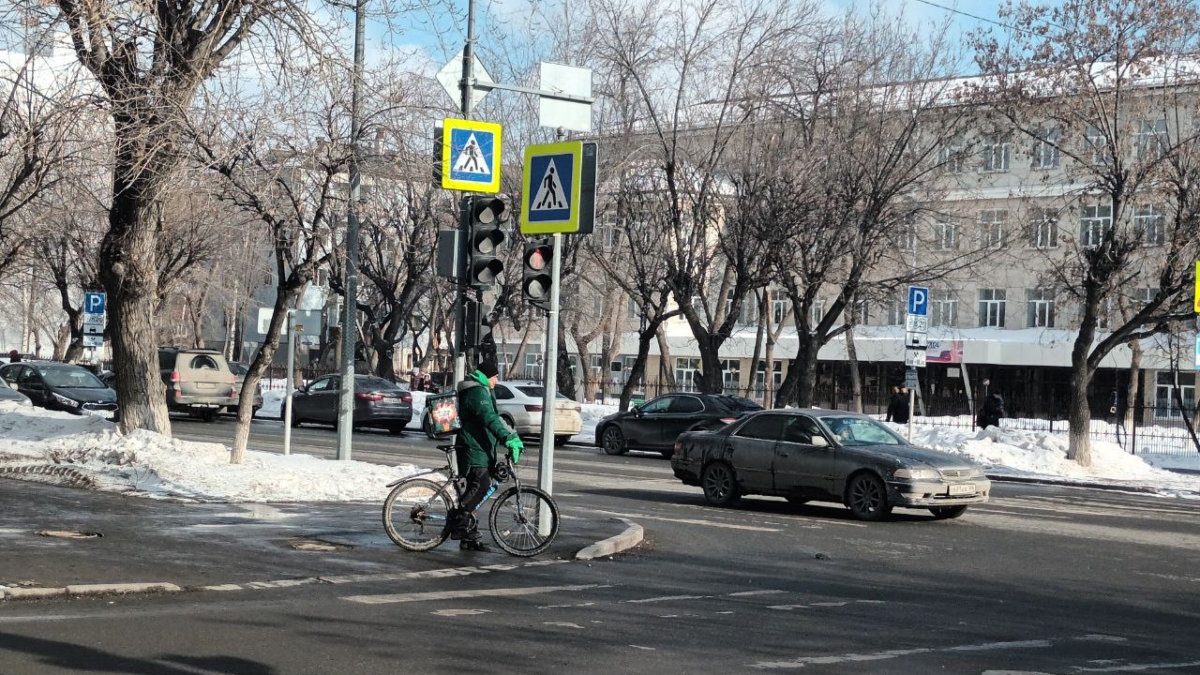 В Тюмени резко вырос спрос на пеших и курьеров с самокатами SM.News Тюмень