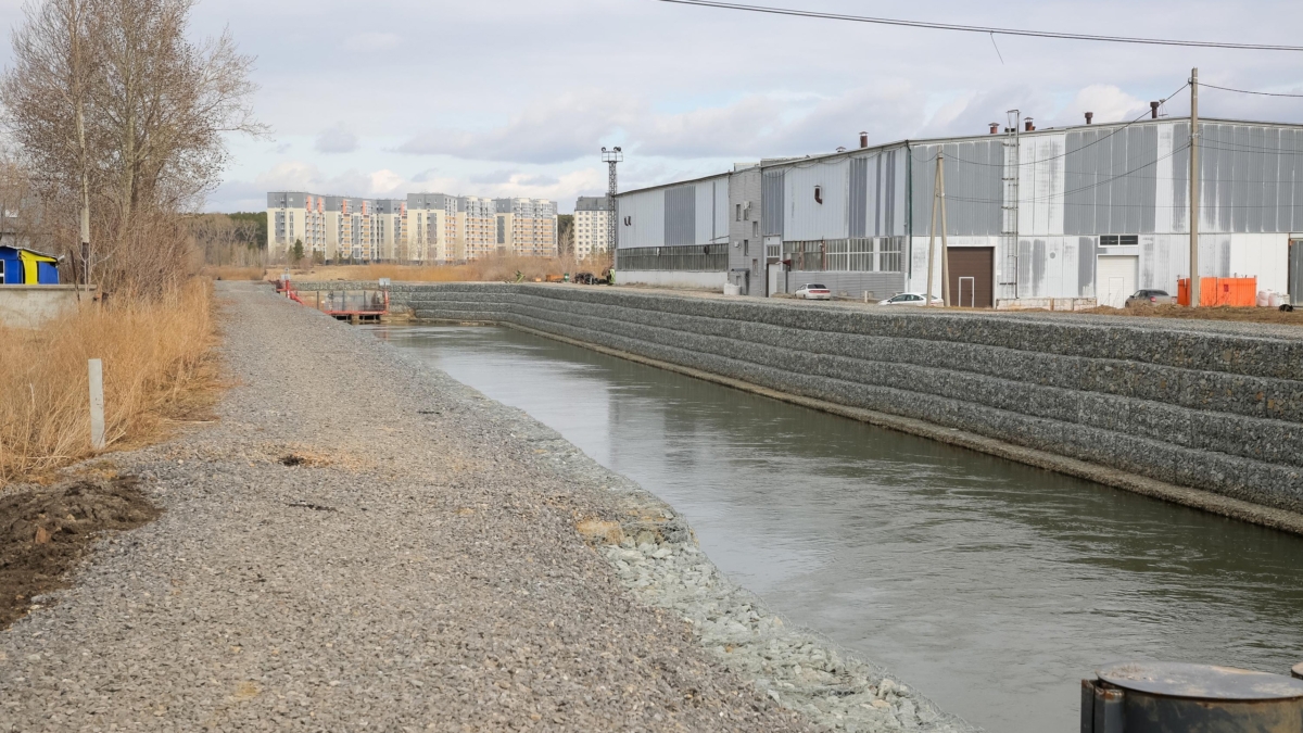 Глава Тюмени осмотрел водозаградительные дамбы Ленинского АО администрация Тюмени