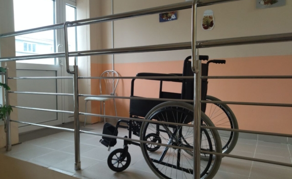 Боец без ног из Луганска получил коляску от девушки из ХМАО
