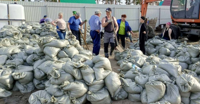 Более 300 тысяч мешков с песком заготовили тюменские волонтеры