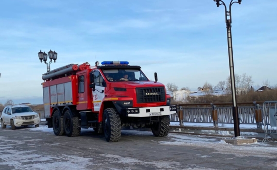 Губернатор Тюменской области поздравил специалистов пожарной службы с профессиональным праздником