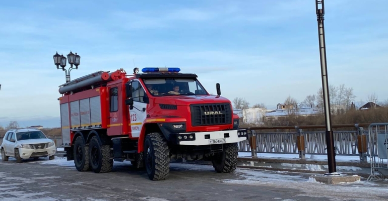 Александр Моор поздравил специалистов пожарной охраны с профессиональным праздником
