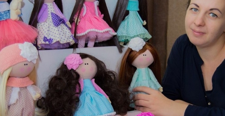 Кукольница Васильева рассказала тюменкам, что для создания кукол ей помогает Китай