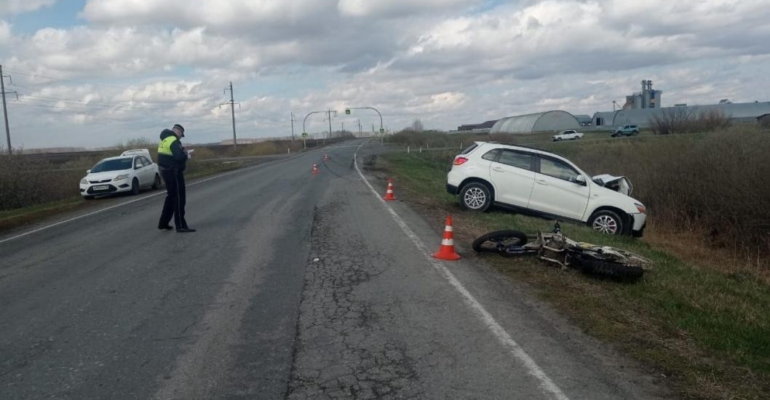 Подросток на мотоцикле без прав спровоцировал ДТП на тюменской трассе