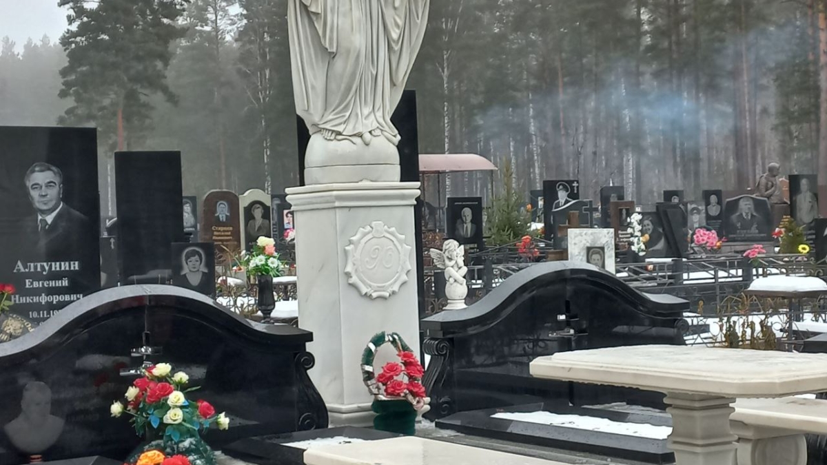 В центре Тюмени археологи нашли кусок старинной могильной плиты и монету ИА SM-News Тюмень