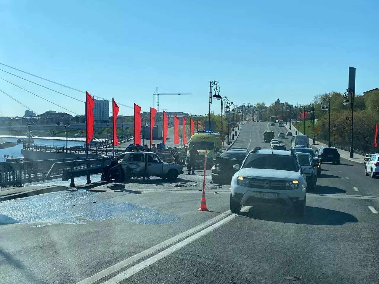 В Тюмени у моста Влюбленных произошло очередное ДТП с участием двух  автомобилей