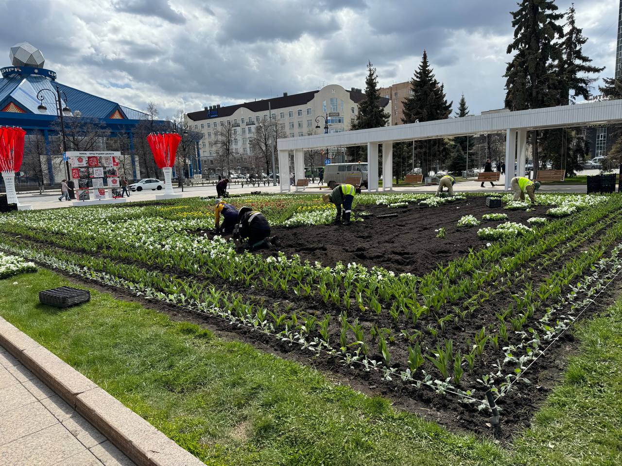 В Вагайском районе продолжается работа по укреплению гидротехнических  сооружений