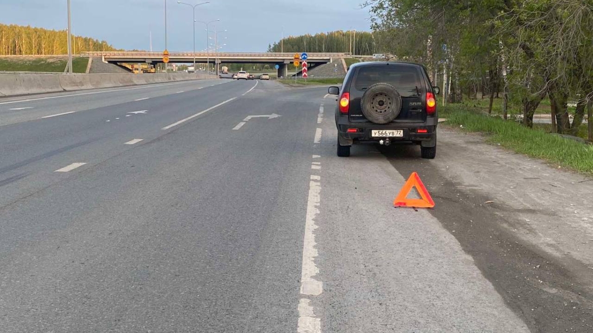 На окружной дороге Тюмени насмерть сбили мужчину