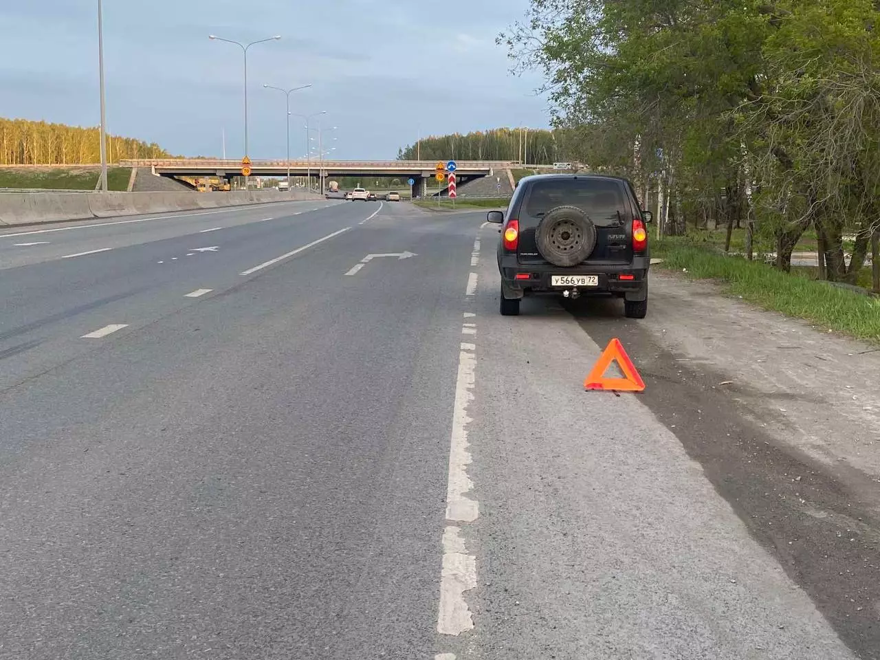 На окружной дороге Тюмени насмерть сбили мужчину